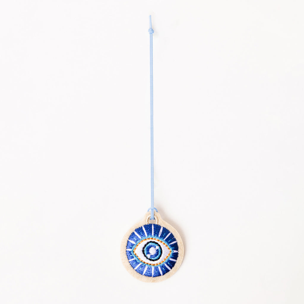Charm brodé oeil grec Mati – par Venitee Family