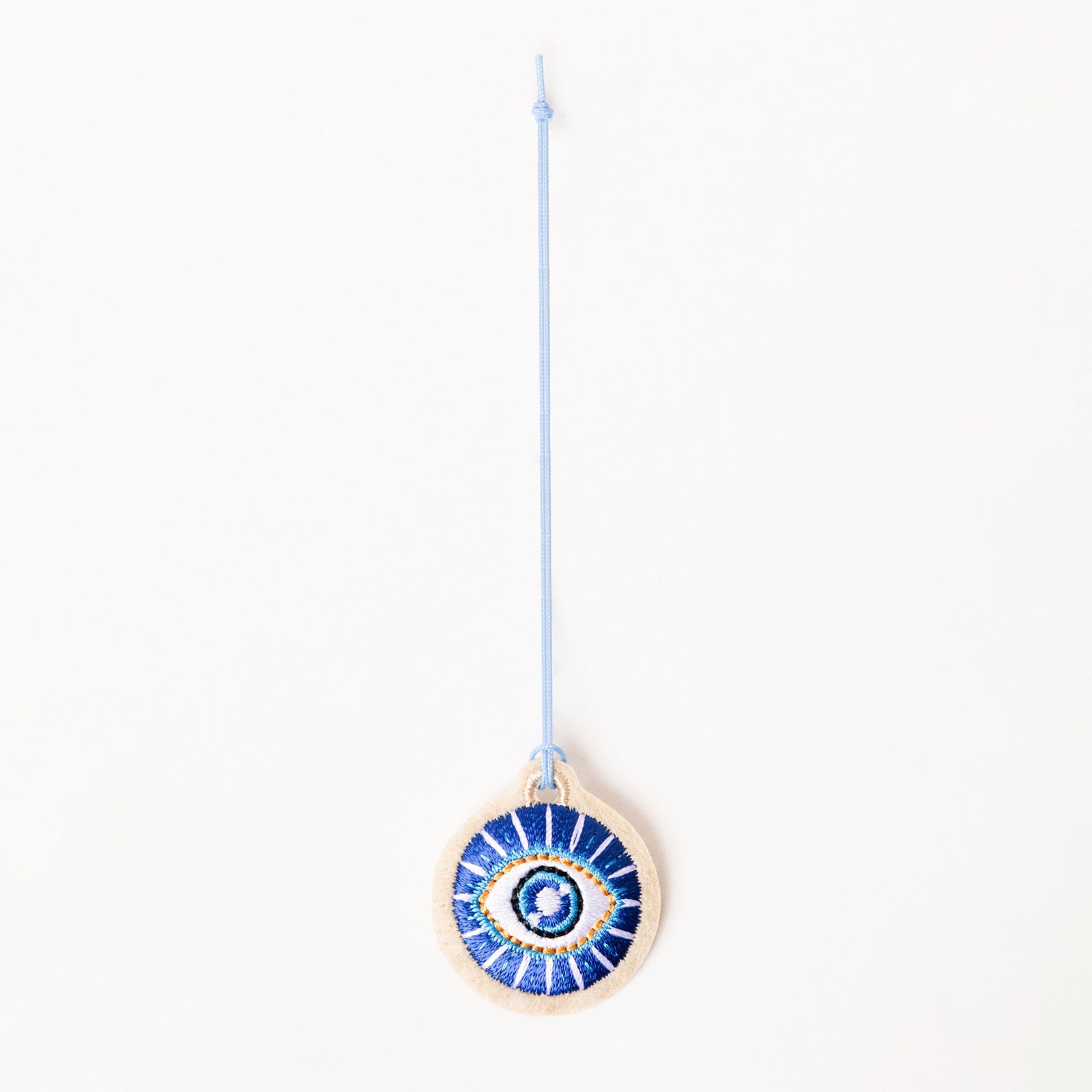 Charm brodé oeil grec Mati – par Venitee Family