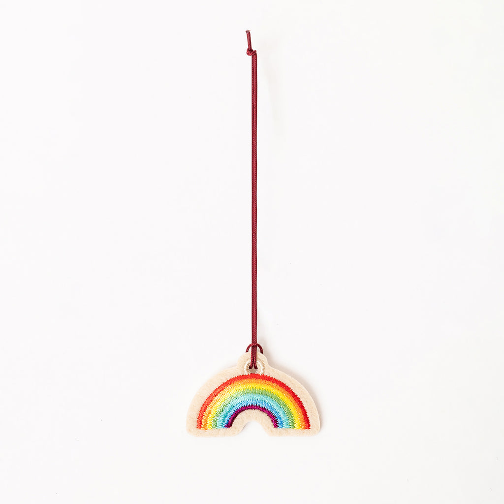 Charm brodé Arc-en-ciel – par Venitee Family