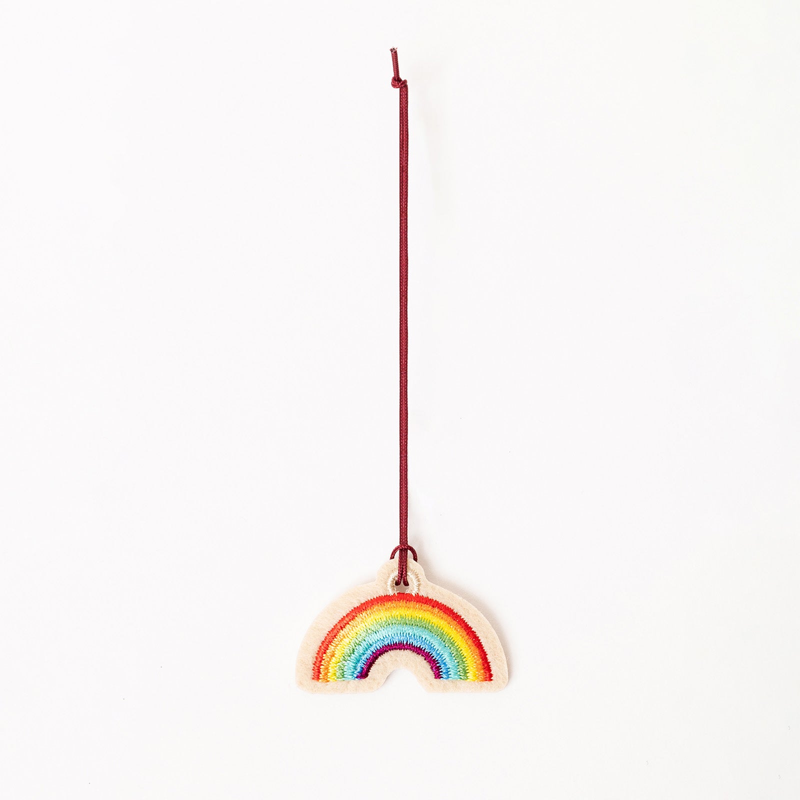 Charm brodé Arc-en-ciel – par Venitee Family