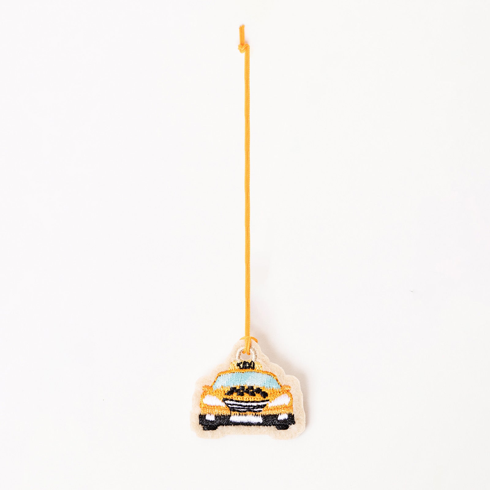 Charm brodé Taxi – par Venitee Family