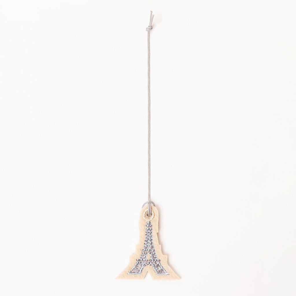 Charm brodé Tour Eiffel – par Venitee Family