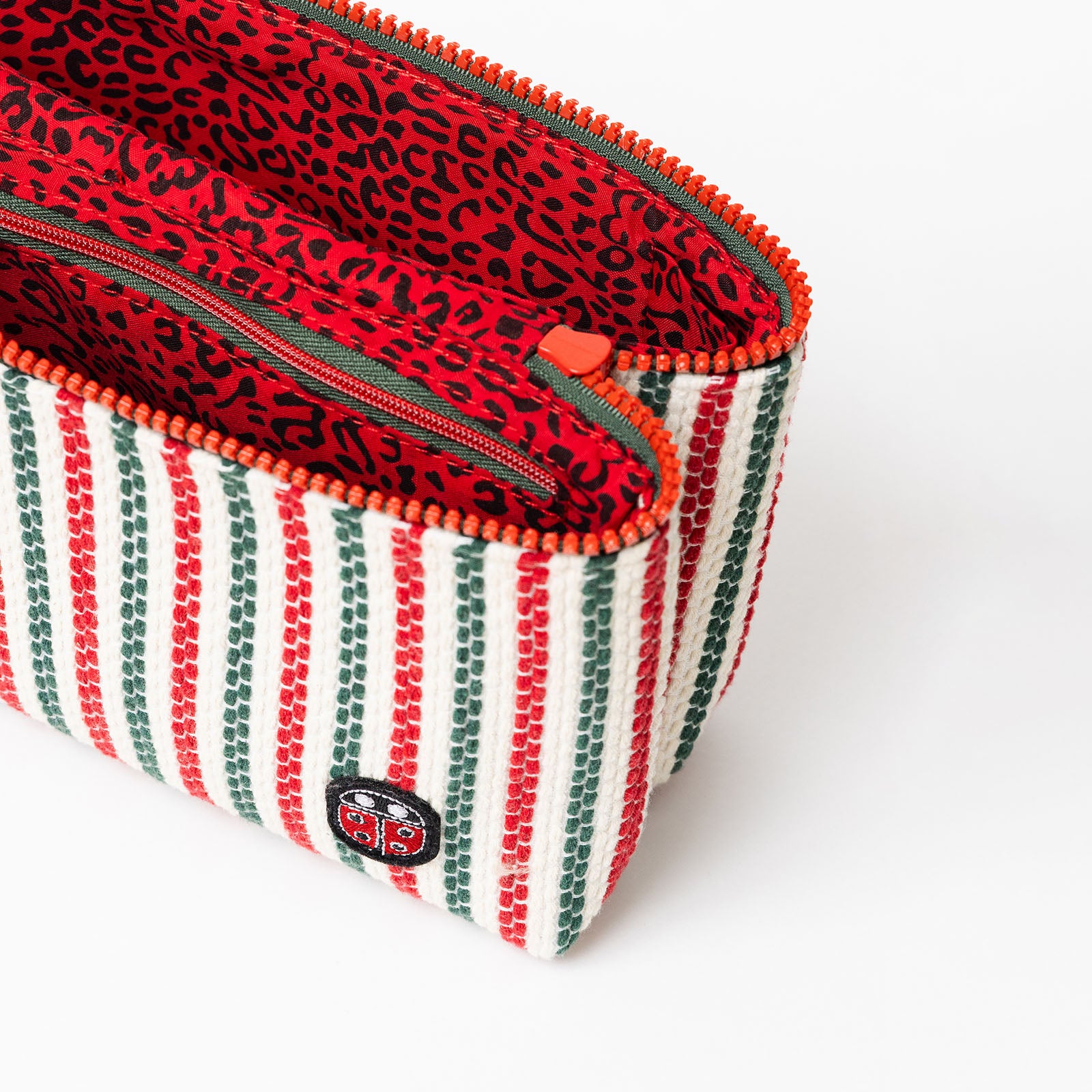 Détail de la trousse de toilette TWIN Basque Medium – par Venitee Family