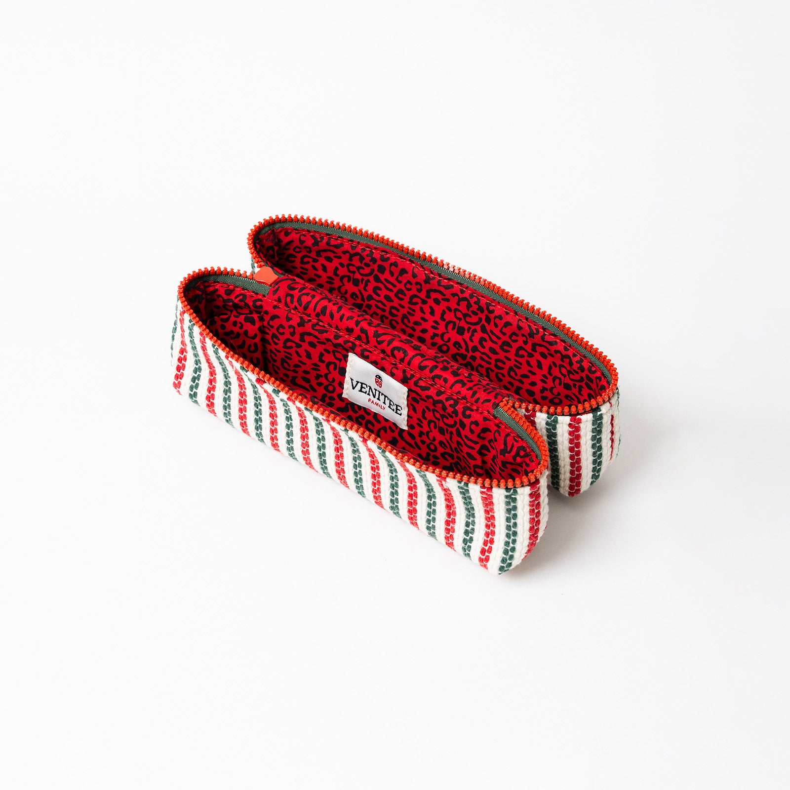 Vue de profil ouverte de la trousse de toilette TWIN Basque Small – par Venitee Family