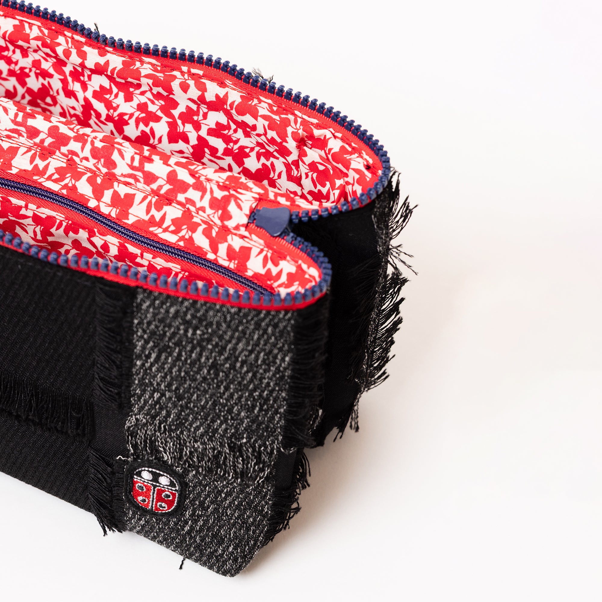 Détail de la trousse de toilette TWIN Chic Medium – par Venitee Family