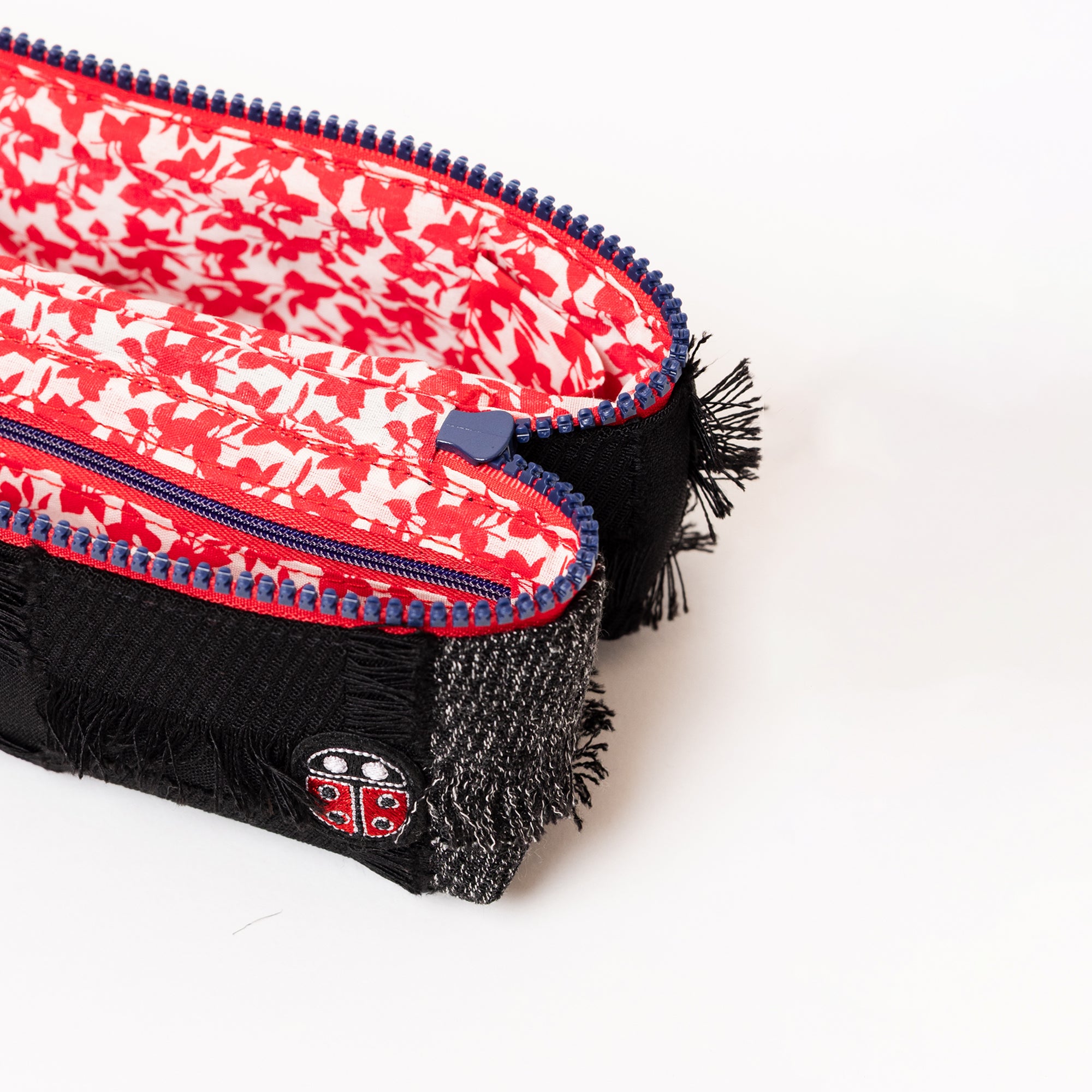 Détail de la trousse de toilette TWIN Chic Small – par Venitee Family