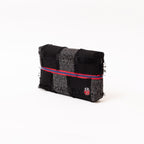 Vue de profil fermée de la trousse de toilette TWIN Chic Small – par Venitee Family