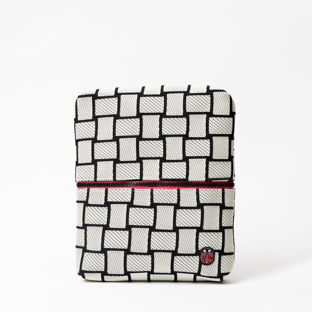 Trousse de toilette TWIN Décalée Medium, vue de face – par Venitee Family