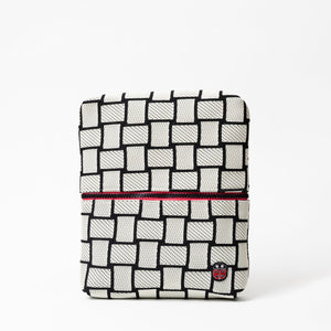Trousse de toilette TWIN Décalée Medium, vue de face – par Venitee Family