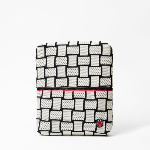Trousse de toilette TWIN Décalée Medium, vue de face – par Venitee Family