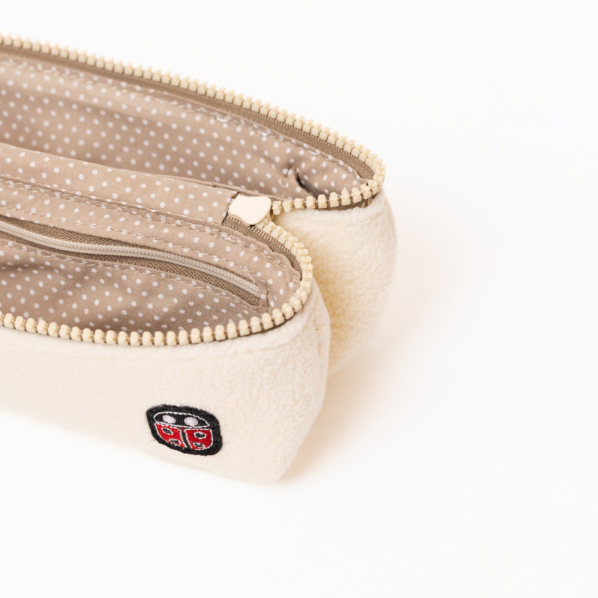Détail de la trousse de toilette TWIN Délicate Small – par Venitee Family