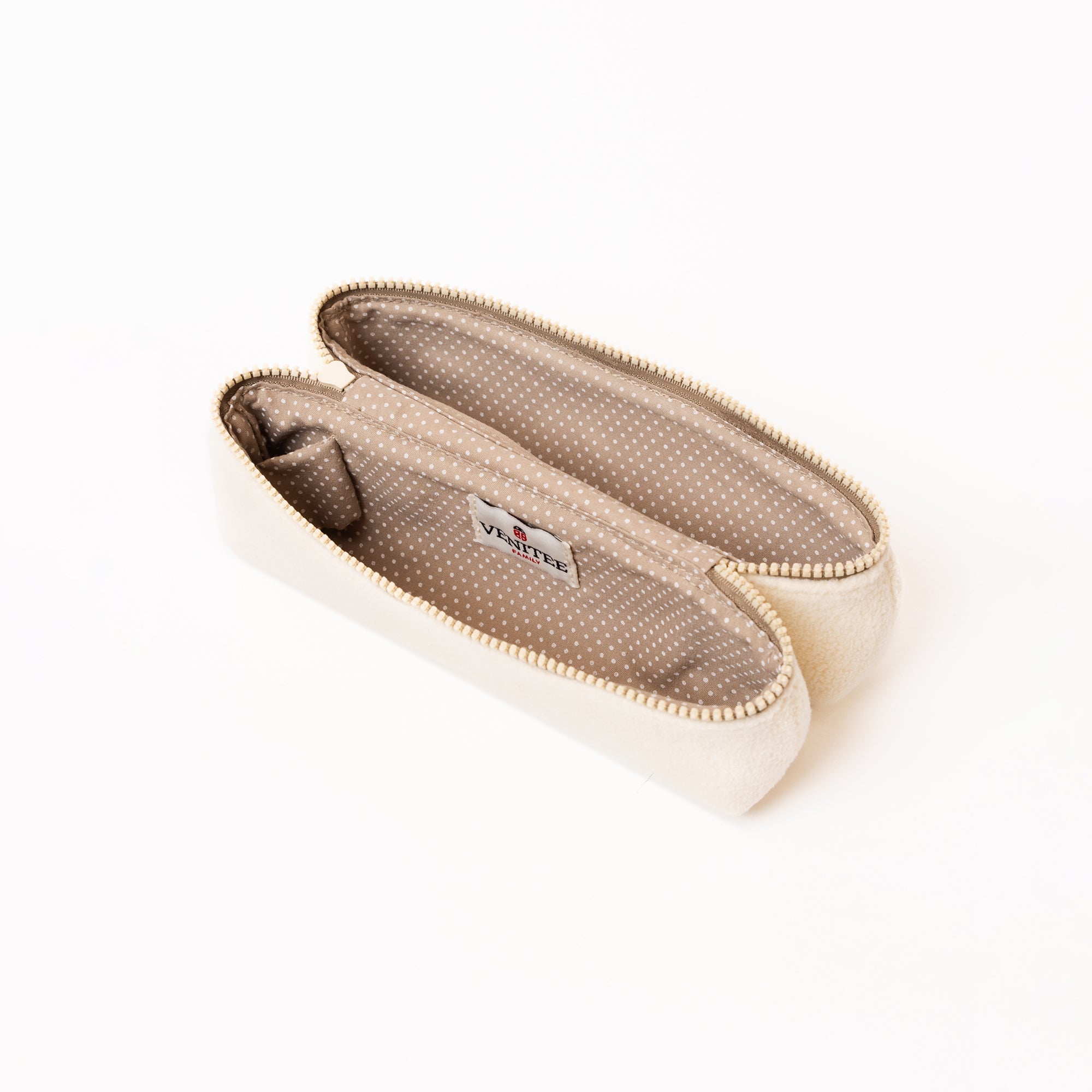 Vue de profil ouverte de la trousse de toilette TWIN Délicate Small – par Venitee Family