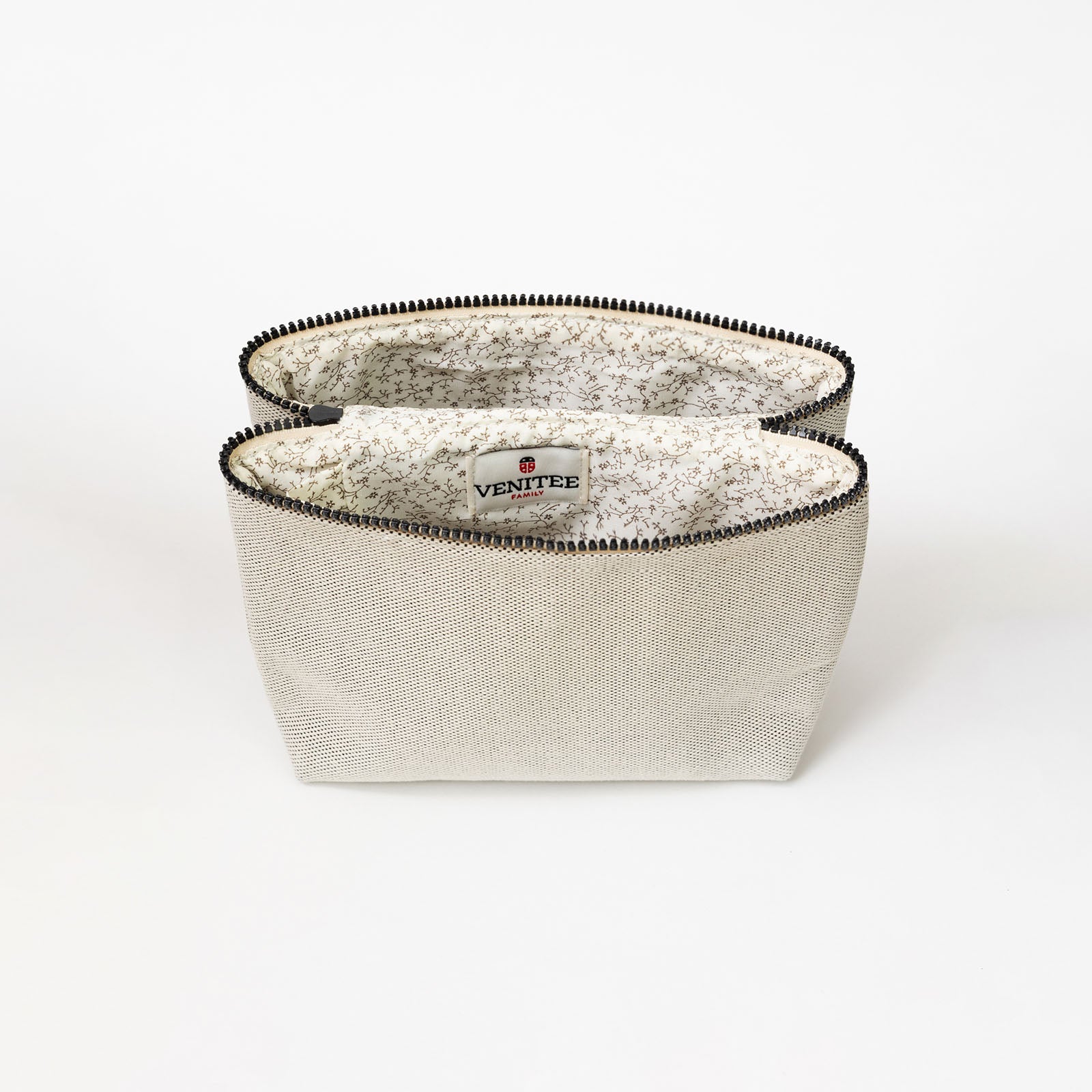 Intérieur de la trousse de toilette TWIN Faubourg Large – par Venitee Family