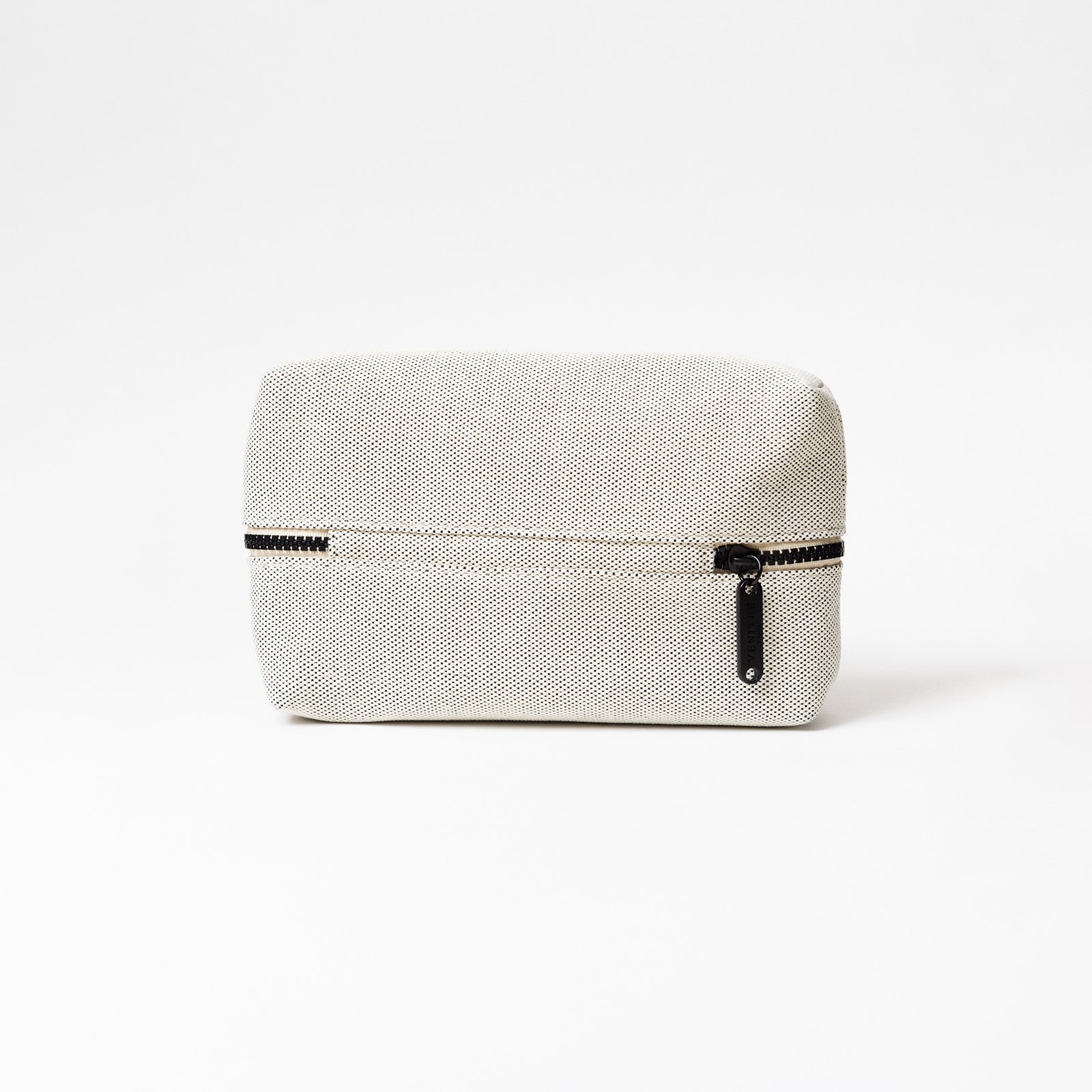 Dos de la trousse de toilette TWIN Faubourg Small – par Venitee Family