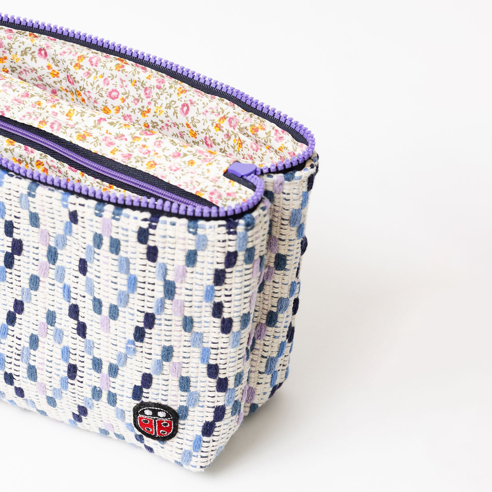 Détail de la trousse de toilette TWIN Granny Large – par Venitee Family