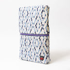 Vue de profil fermée de la trousse de toilette TWIN Granny Large – par Venitee Family