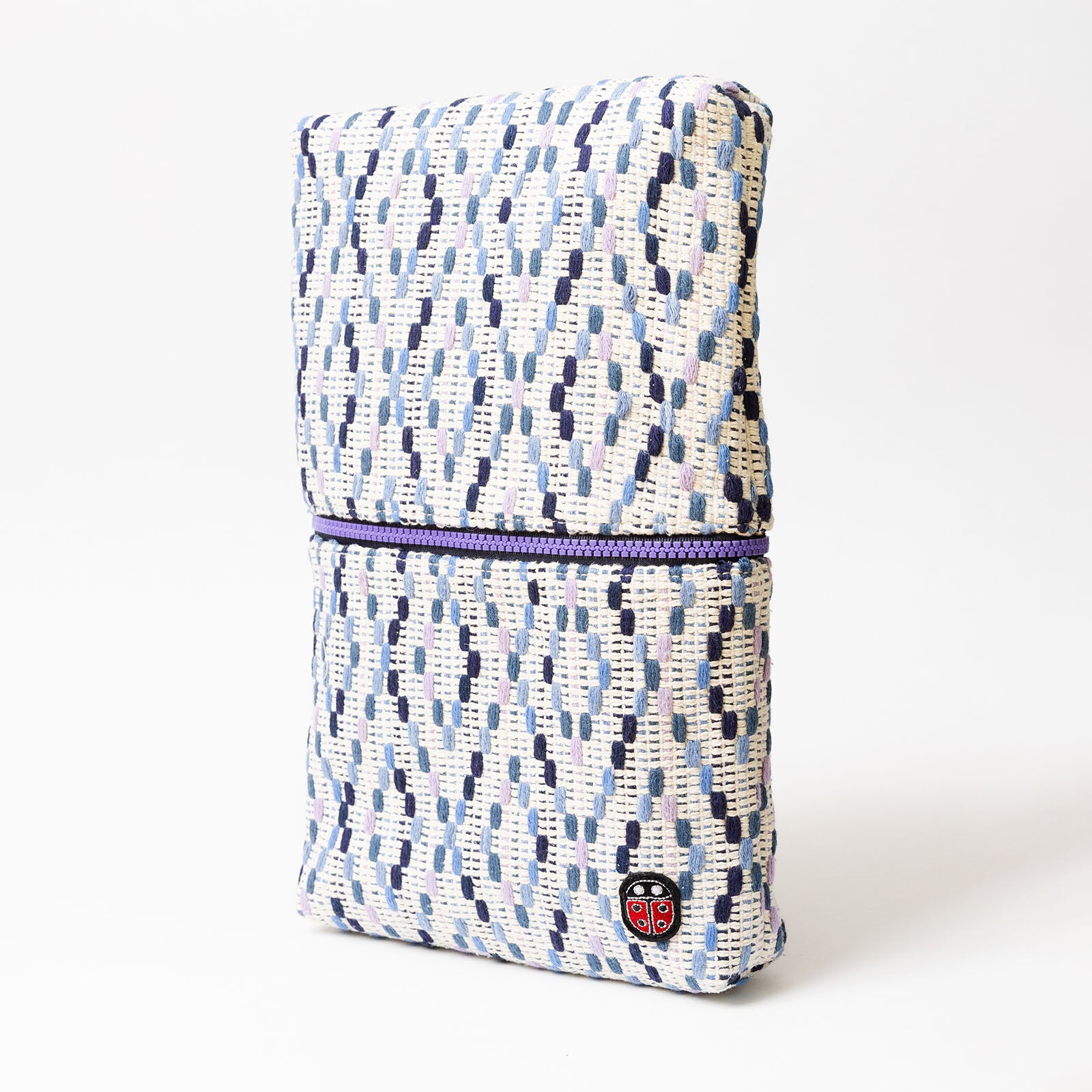 Vue de profil fermée de la trousse de toilette TWIN Granny Large – par Venitee Family