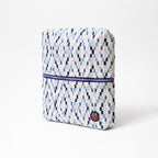 Vue de profil fermée de la trousse de toilette TWIN Granny Medium – par Venitee Family