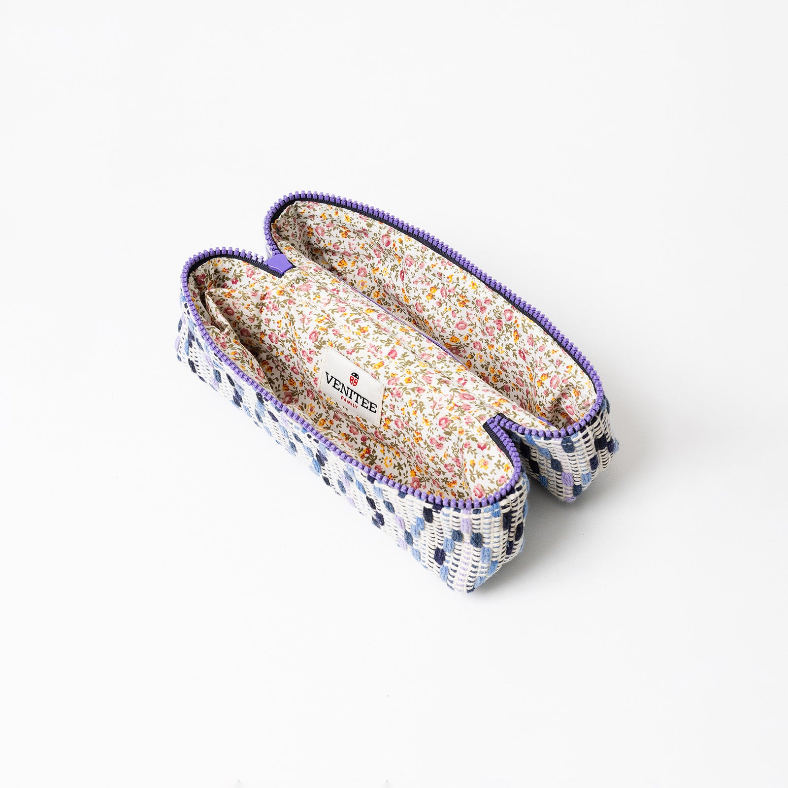 Vue de profil ouverte de la trousse de toilette TWIN Granny Small – par Venitee Family