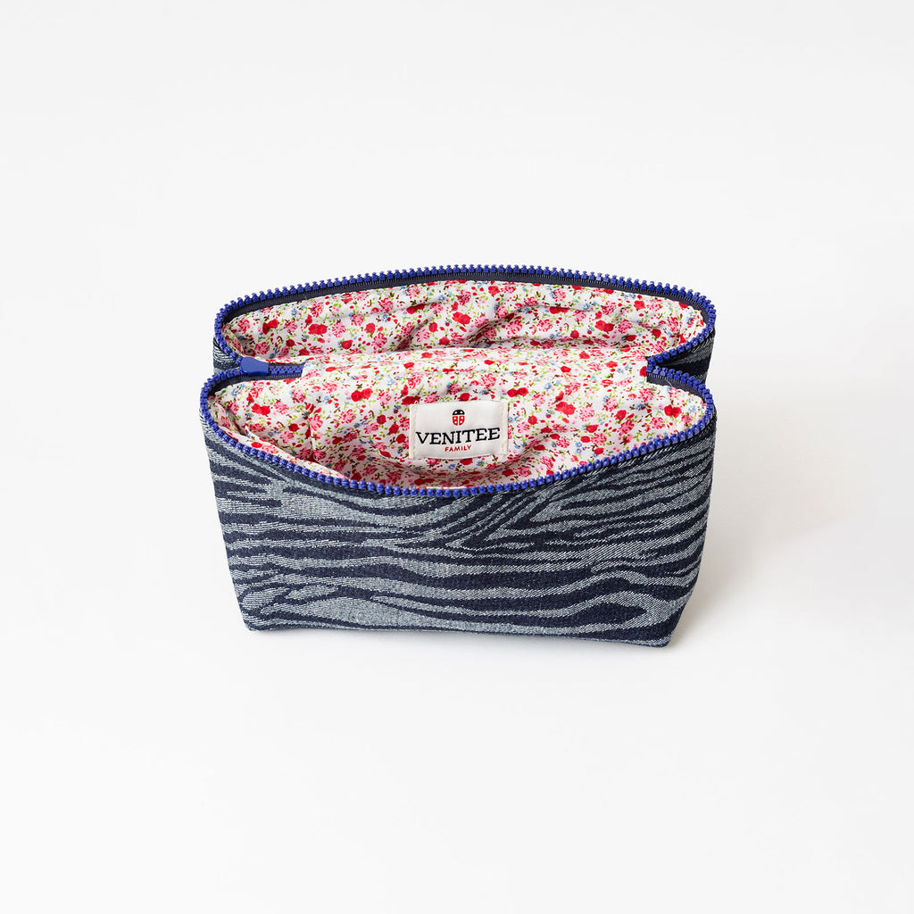 Intérieur de la trousse de toilette TWIN Jean Medium – par Venitee Family