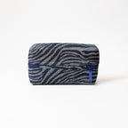 Dos de la trousse de toilette TWIN Jean Small – par Venitee Family