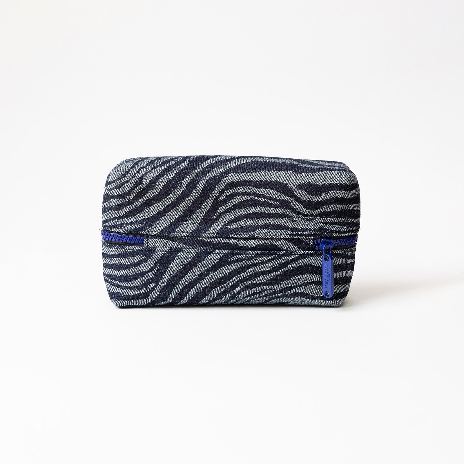 Dos de la trousse de toilette TWIN Jean Small – par Venitee Family