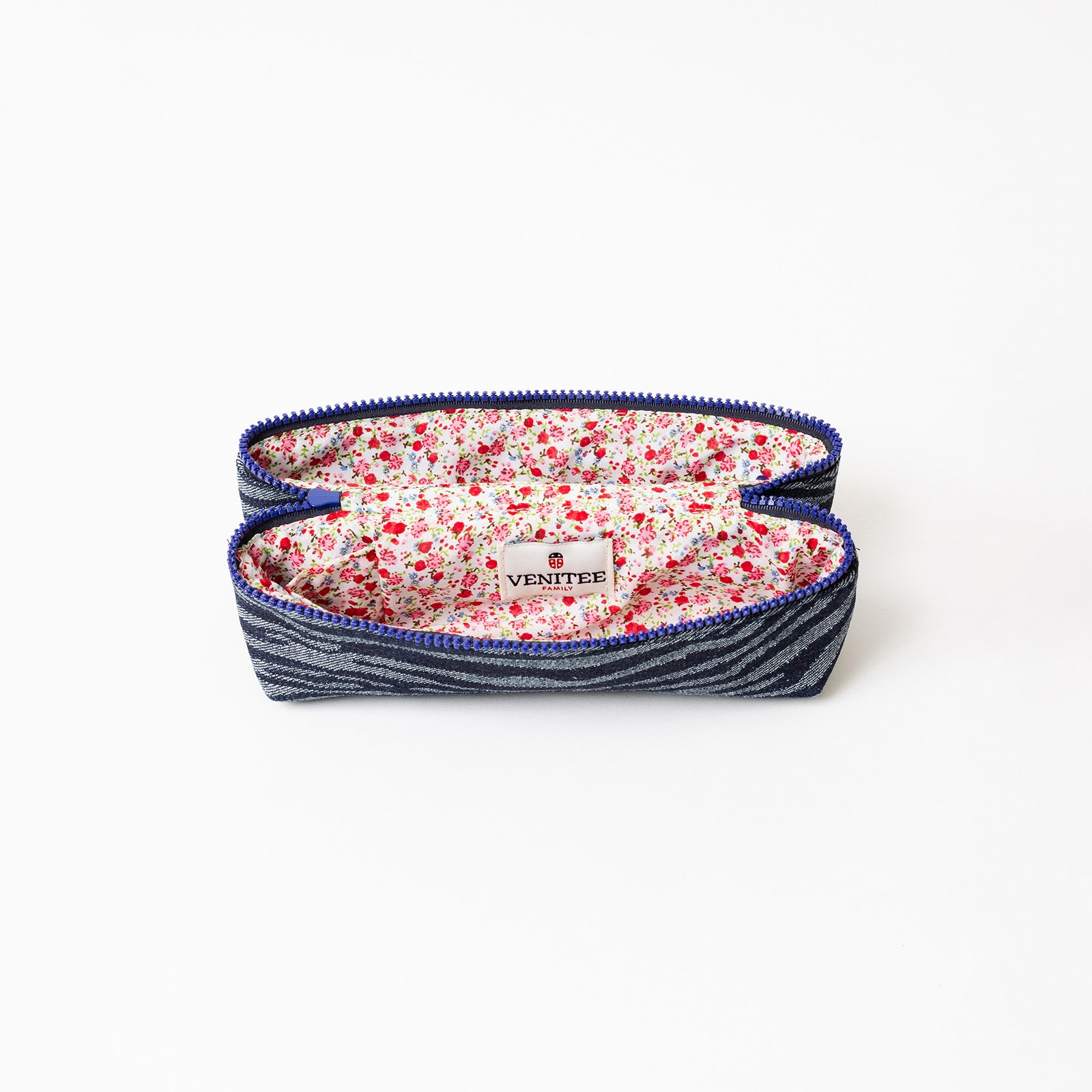 Intérieur de la trousse de toilette TWIN Jean Small – par Venitee Family