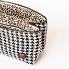 Détail de la trousse de toilette TWIN Poule Medium – par Venitee Family