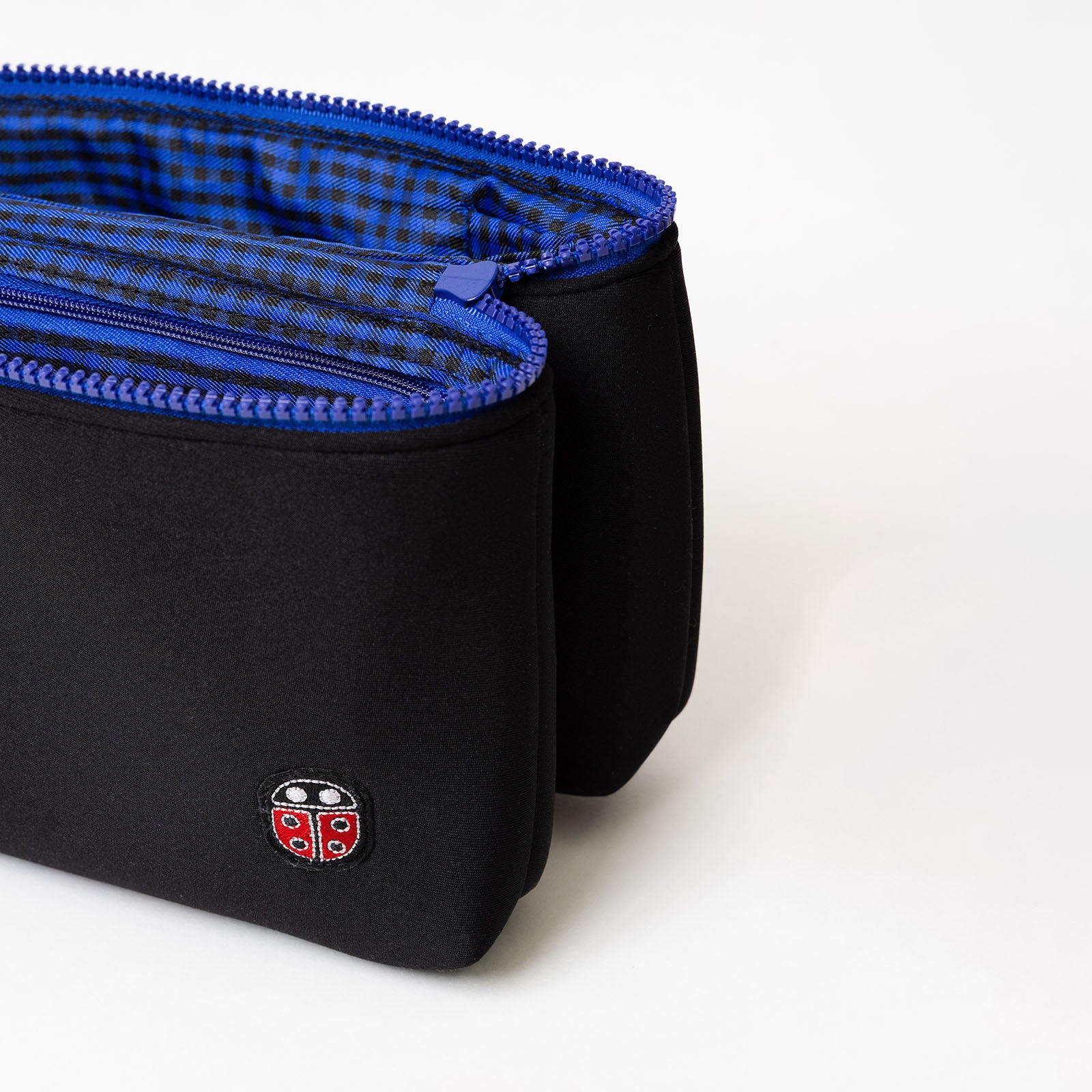 Détail de la trousse de toilette TWIN Surf Medium – par Venitee Family