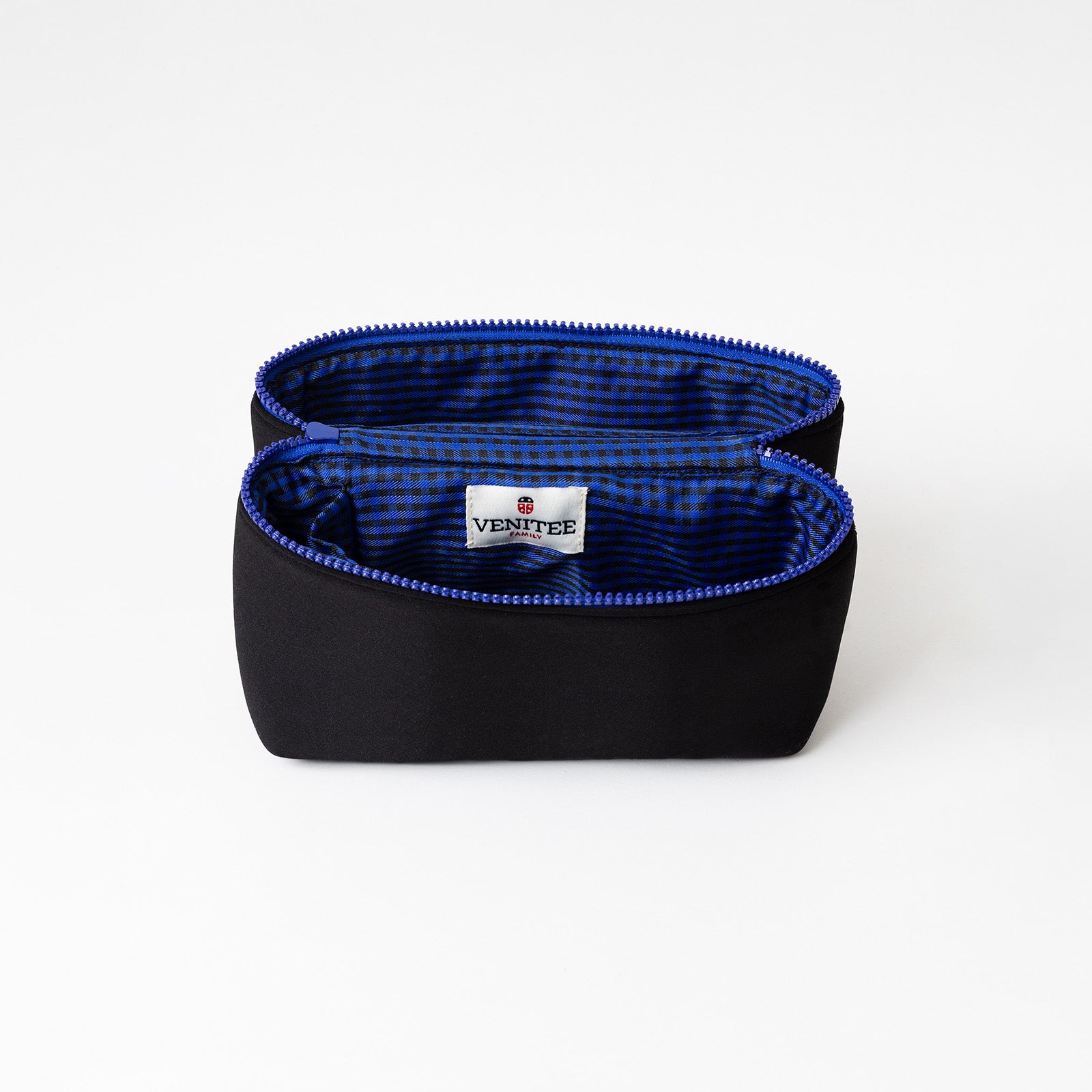 Intérieur de la trousse de toilette TWIN Surf Medium – par Venitee Family
